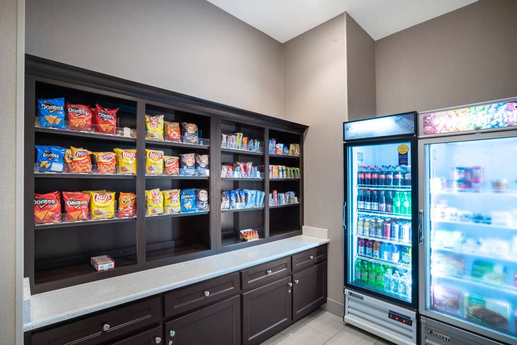 La Quinta Inn & Suites by Wyndham West Memphis - photo 28