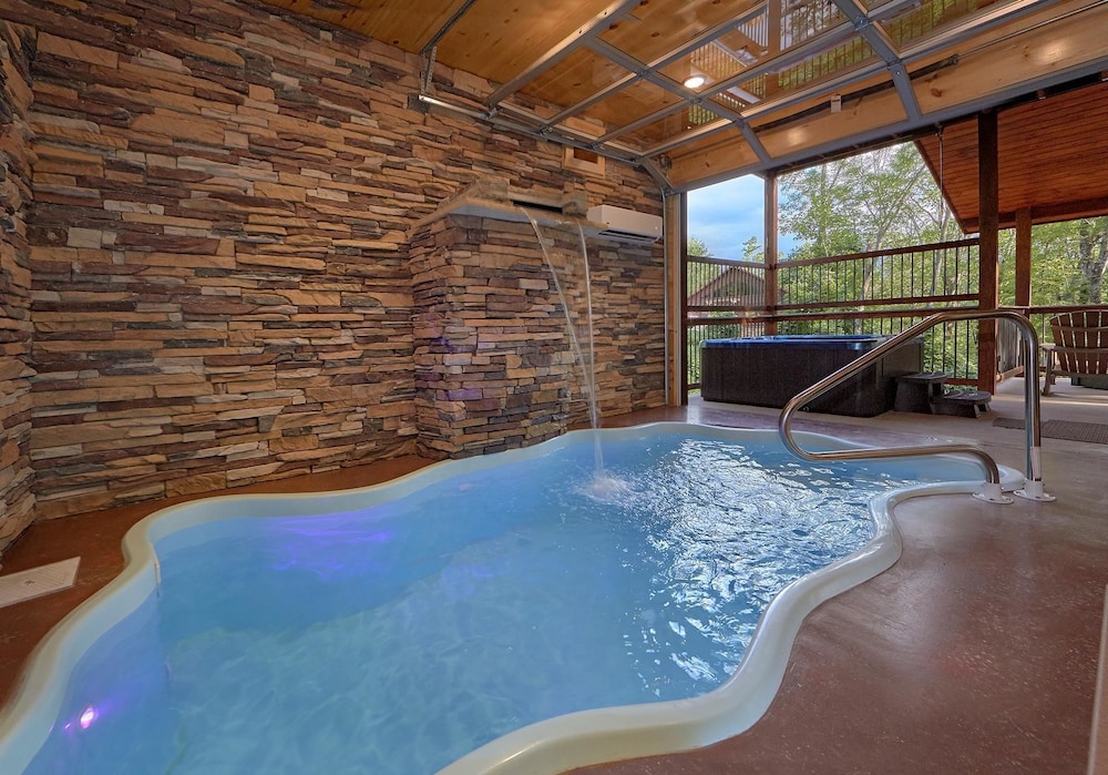 Big Sky Lodge Apartment 2 — 4-Star Luxury Hotel in Gatlinburg, United States
