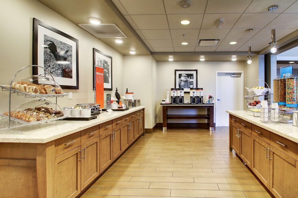 Hampton Inn & Suites Milwaukee West - photo 40