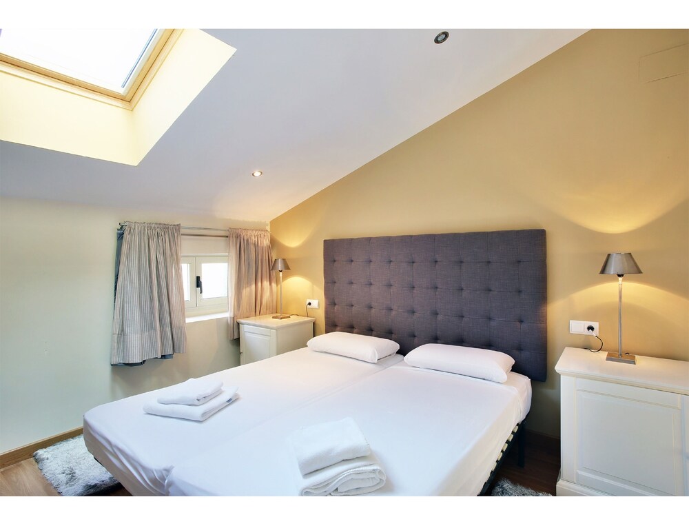 Unisierra Apartaments — 4-Star Luxury Hotel in Malaga, Spain