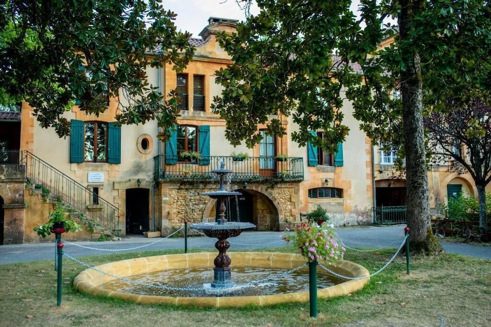 RCN Camping Le Moulin de la Pique — 5-Star Luxury Hotel in Belves, France