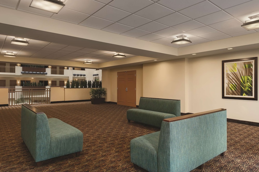 Embassy Suites by Hilton Orlando Lake Buena Vista South - photo 2