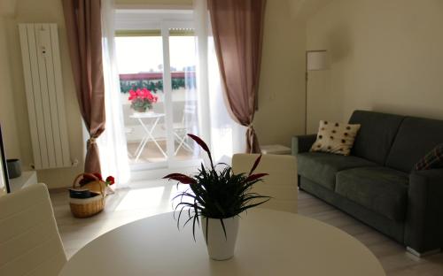 New Green Hill Apartment Colli Portuensi — 4-Star Luxury Hotel in Rome, Italy