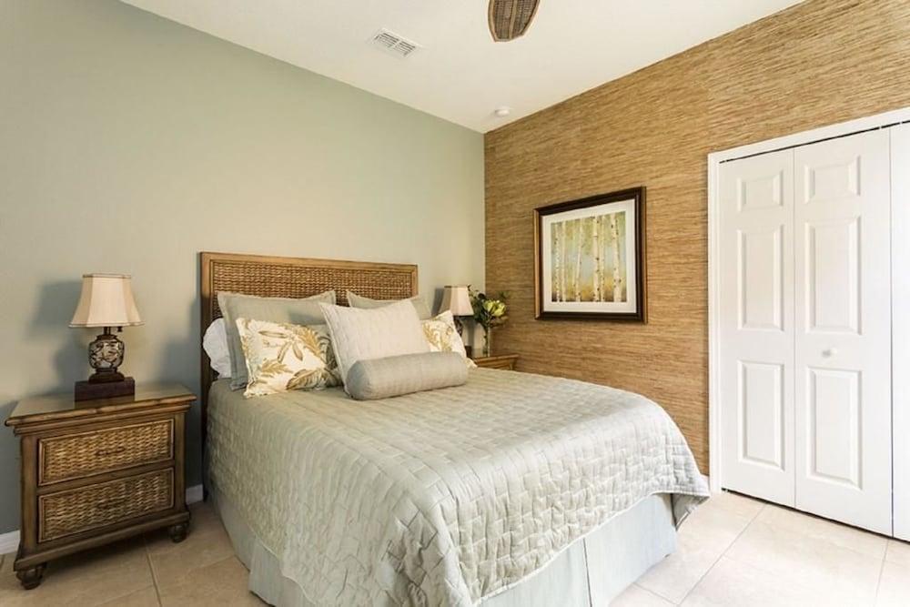 174 Watersong House 6 Bedroom by Florida Star — 5-Star Luxury Hotel in Davenport, United States