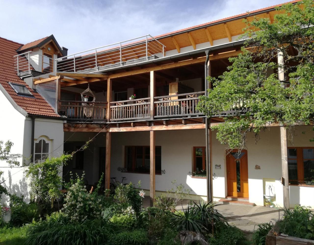 Biohof Familie Neuberger — hotel in Donnerskirchen
