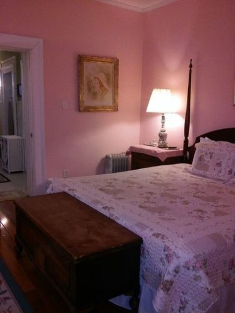 Six Acres Bed & Breakfast - photo 8