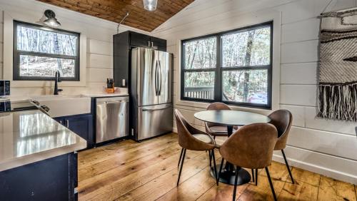 Treetop Getaway — Blue Ridge — photo 3