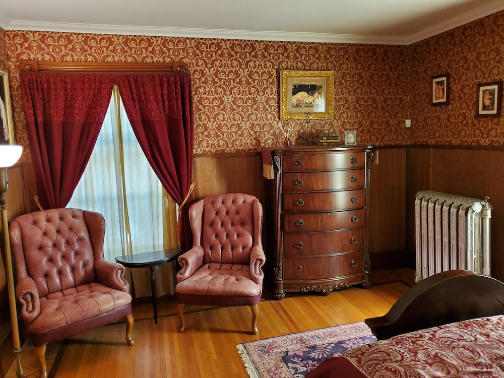 Historic Victorian Inn - photo 25