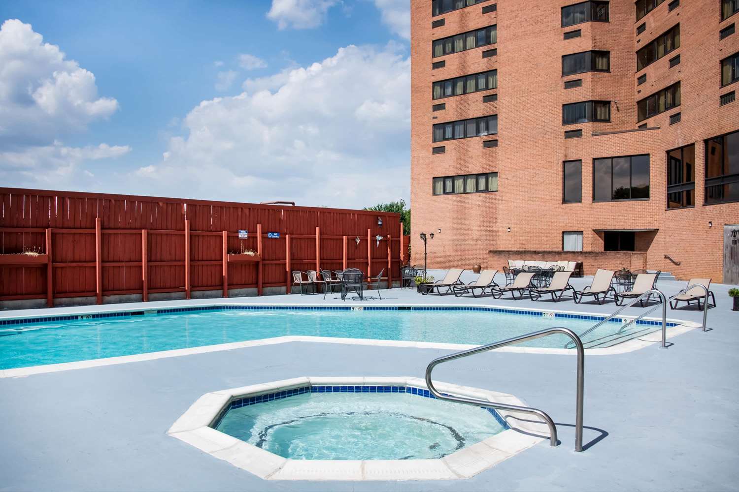 APM Inn and Suites - photo 26