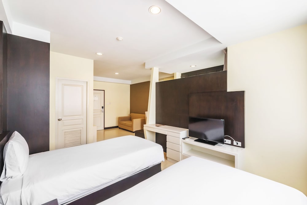 The Lavish Residence by Favstay
