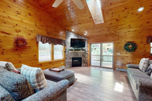 Ohana Retreat — 4-Star Luxury Hotel in Mchenry, United States