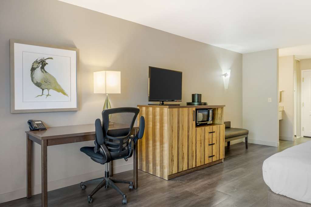 Best Western Cedar Inn & Suites - photo 24