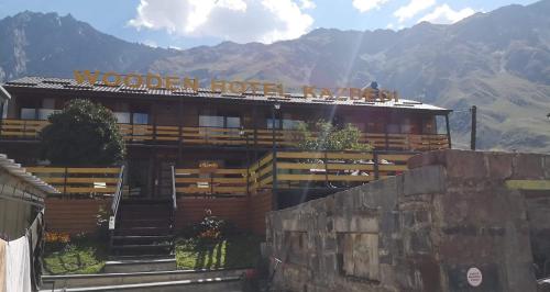 Wooden Hotel Kazbegi - carbon neutral hotel in Step'antsminda
