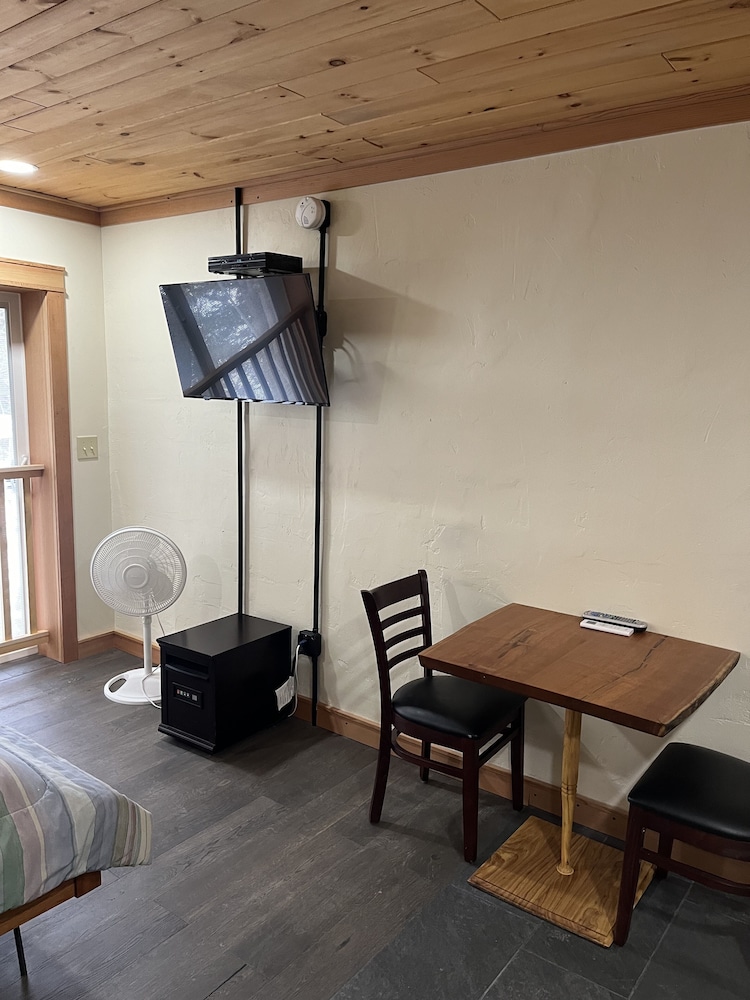 Brookside Motor Inn - photo 29