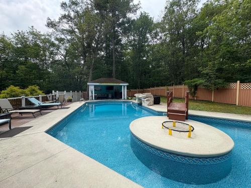 Cheerful 5 bedroom resort with heated pool — 4-Star Luxury Hotel in East Stroudsburg, United States