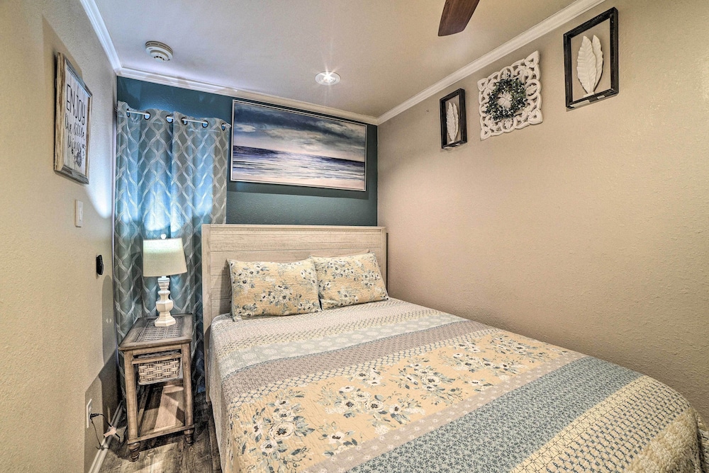 Updated Front Beach Condo w Resort Amenities - photo 7