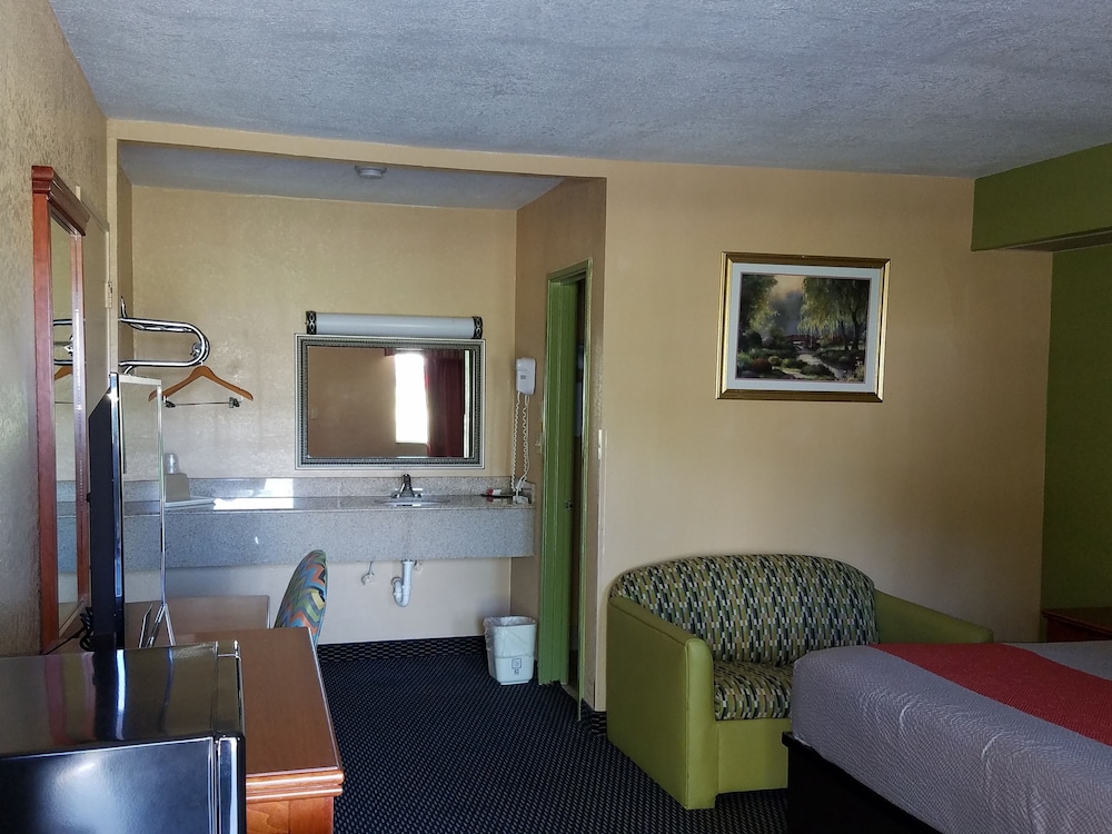 Holiday Terrace Motel - photo 27