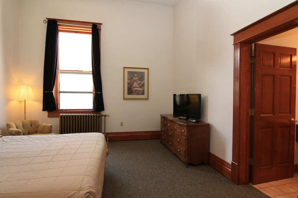 Town Hall Inn — Lead — photo 5