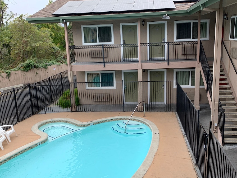 Olive Tree Inn & Suites by Howard Johnson WYNDHAM - photo 33