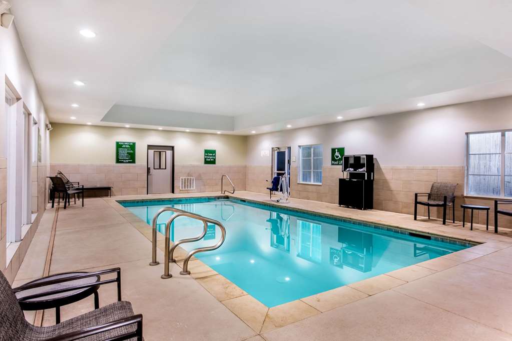 La Quinta Inn & Suites by Wyndham Andrews - photo 8