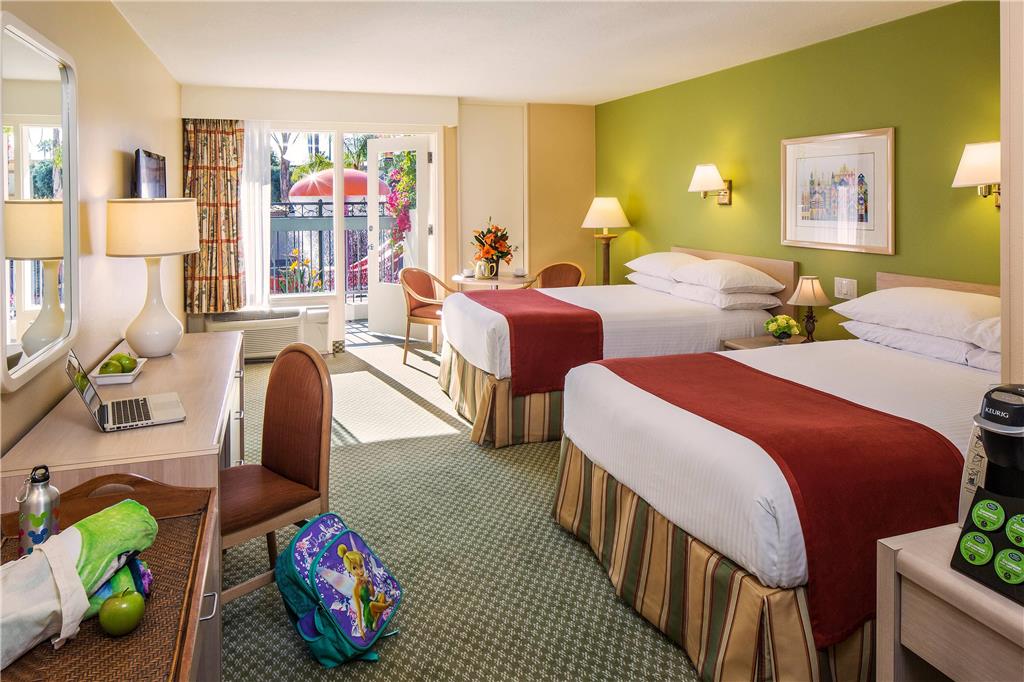 Howard Johnson by Wyndham Anaheim Hotel and Water Playground - photo 7
