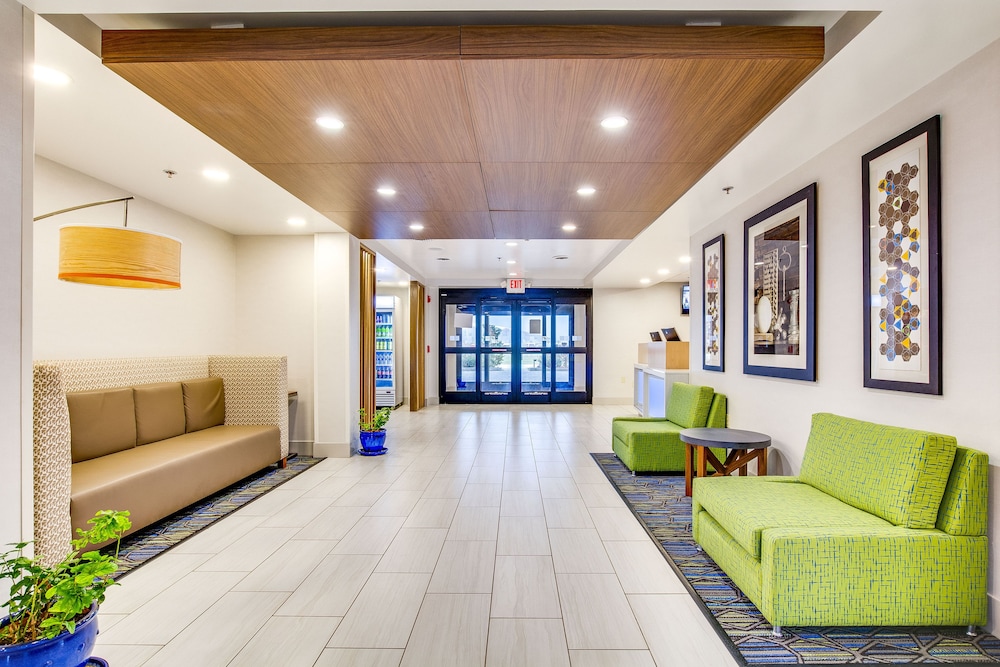 Holiday Inn Express Vincennes by IHG - photo 39