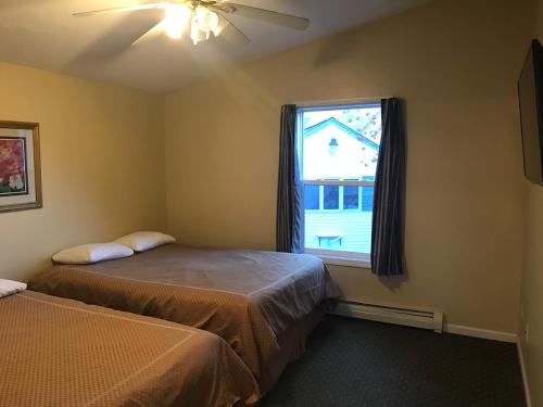Exit 5 Motel and Cottages - photo 40