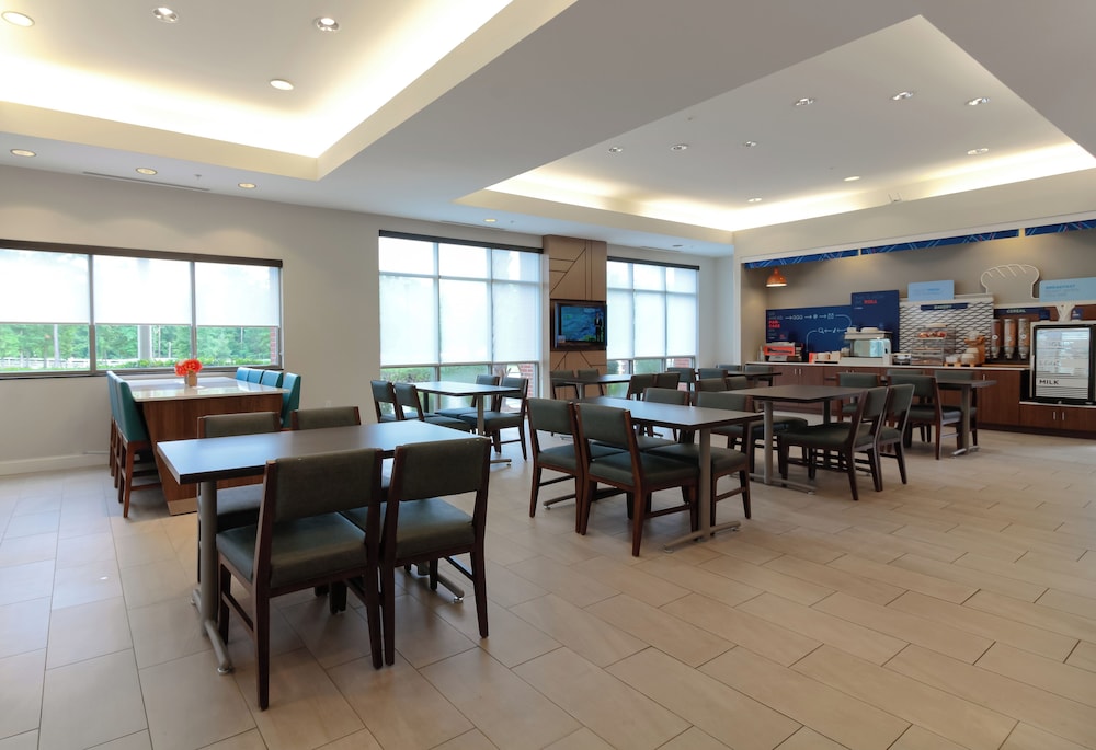 Holiday Inn Express Leland Wilmington Area by IHG - photo 35