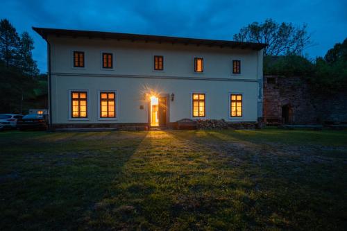 PENZION Pivovar KLUGE Jedinečné ubytování v areálu bývalého pivovaru in Rudnik, Czech Republic