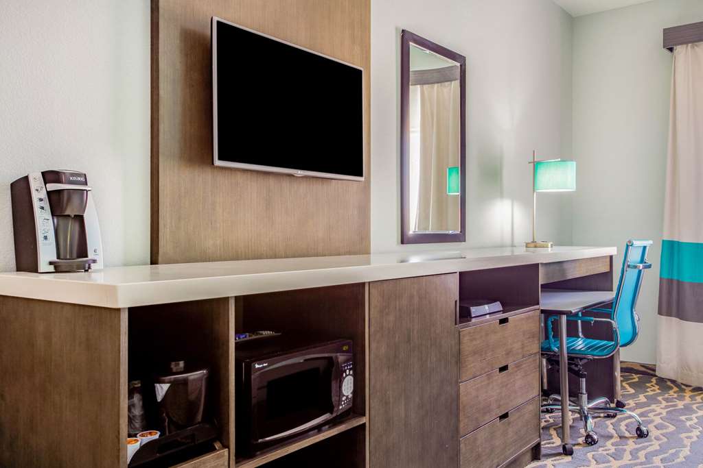 La Quinta Inn & Suites by Wyndham Northlake Fort Worth - photo 37