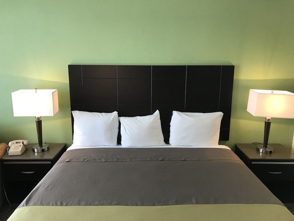 Inn Of Long Beach - photo 4