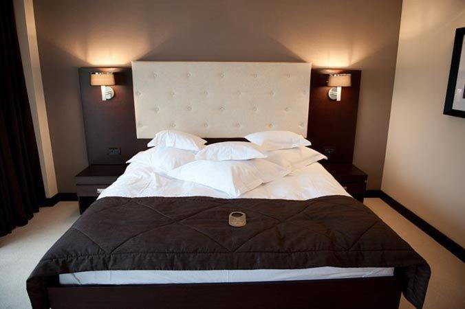 Hotel Helen — 4-Star Luxury Hotel in Bacau, Romania