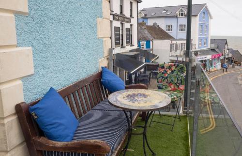No. 1 Cliffside New Quay — 4-Star Luxury Hotel in New Quay, United Kingdom