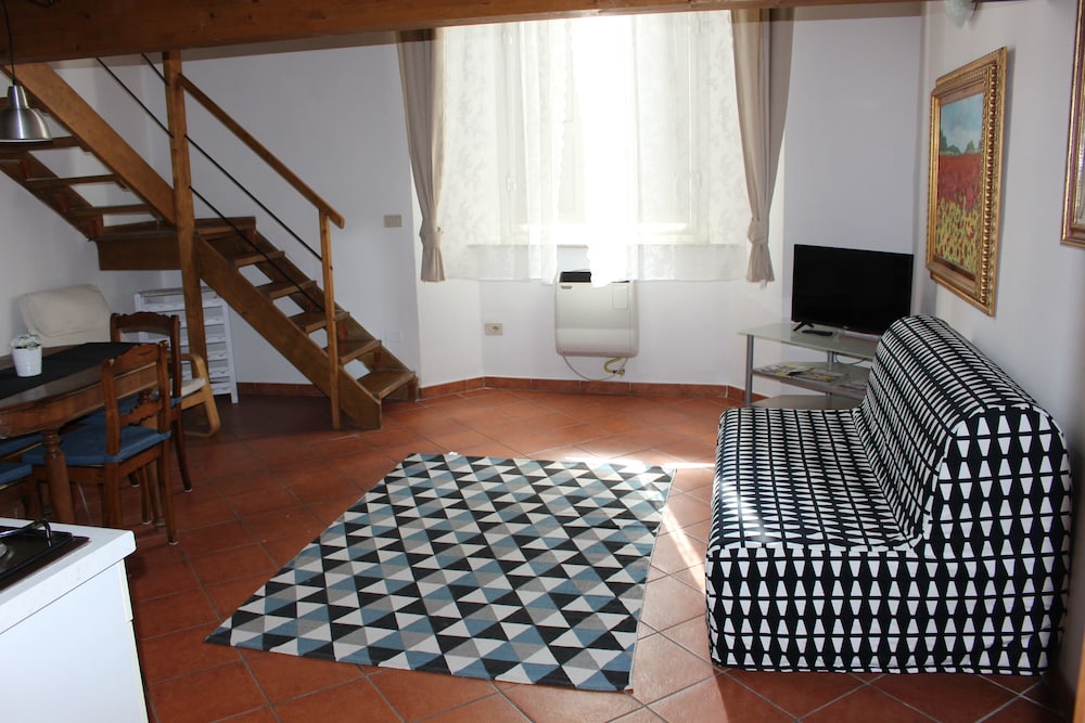 Leghorn Centro & Mare Appartamento — 4-Star Luxury Hotel in Livorno, Italy