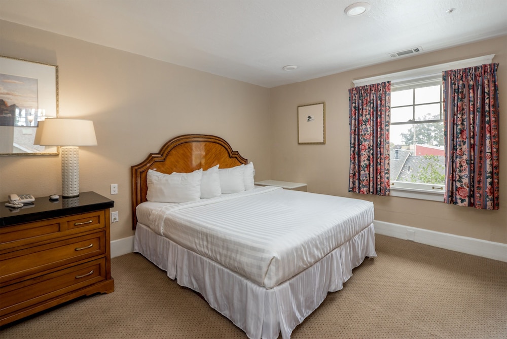Butterfly Grove Inn - photo 10