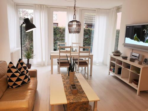Rahlfs Hus Fewo 1 Kleiner Knut — 4-Star Luxury Hotel in Ostseebad Kuehlungsborn, Germany