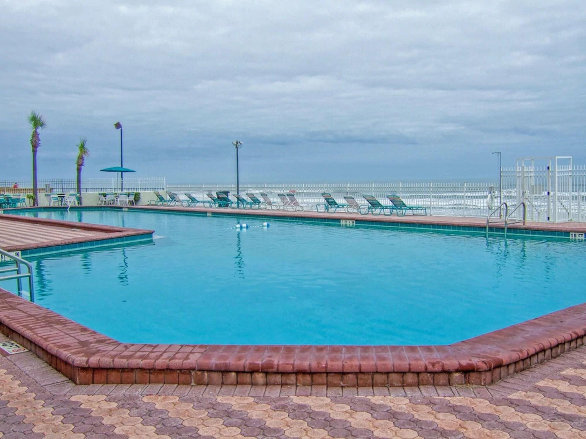 Harbour Beach Oceanfront Resort - photo 12