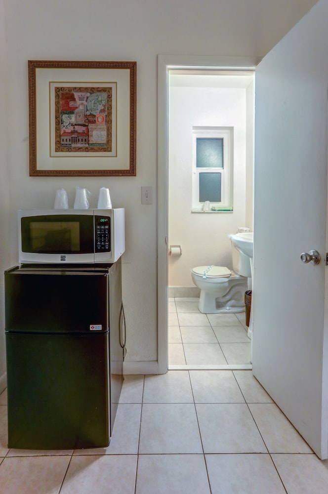 Richard's Pet Friendly Motel - photo 8
