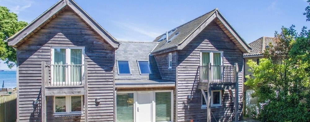 Beach Side - carbon neutral hotel in Bembridge