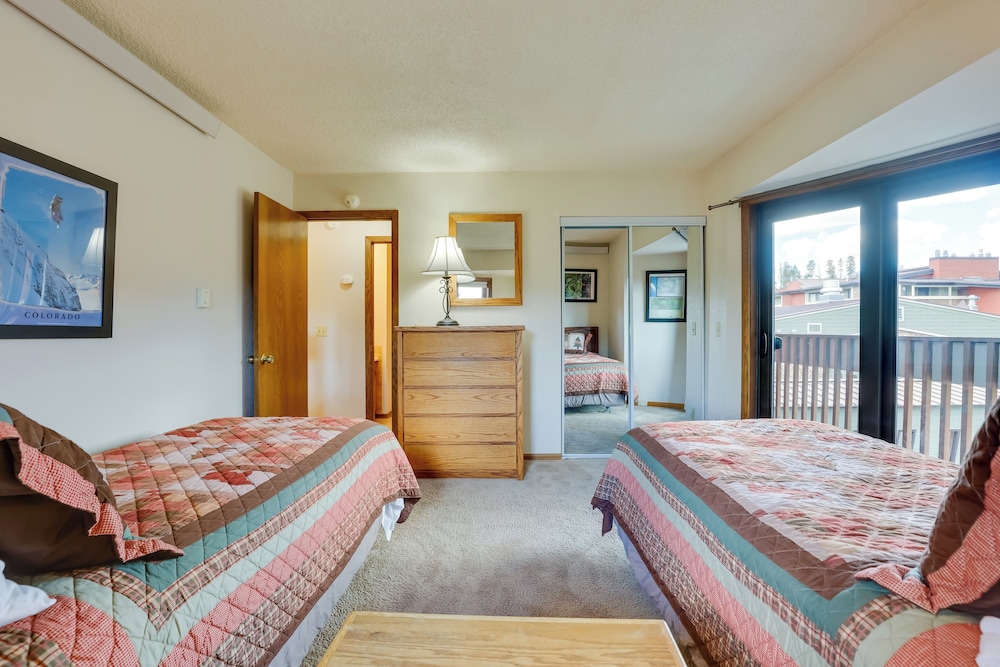 Mtn Condo w Ski Locker & Pools 3 Mi to Resort - photo 6