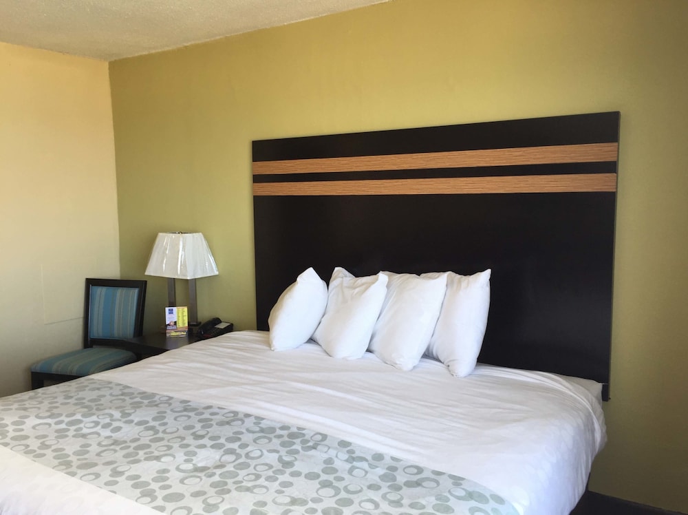 Blu Atlantic Oceanfront Hotel & Suites - photo 6