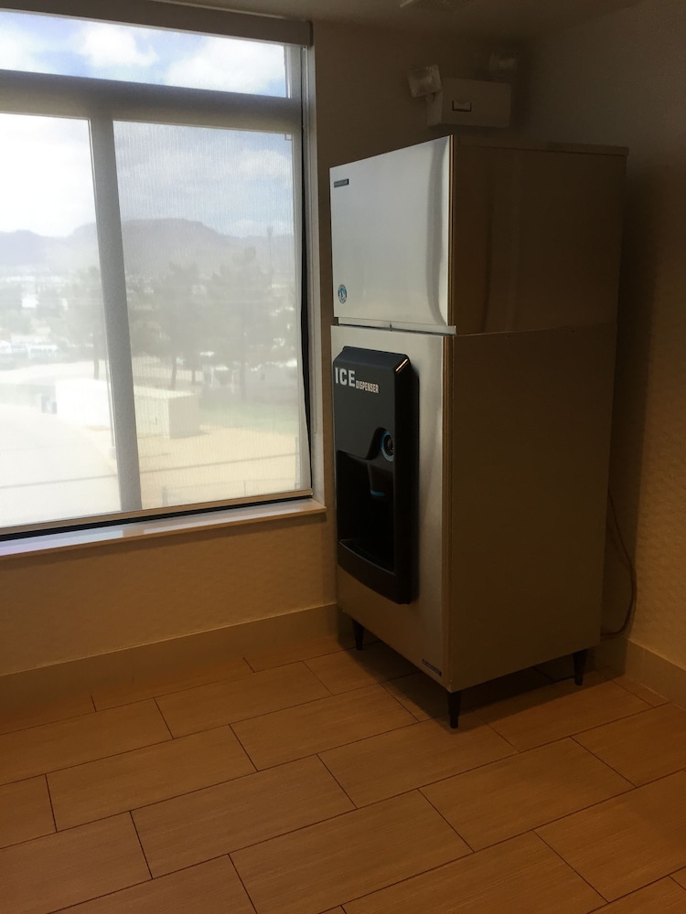 SpringHill Suites by Marriott Kingman Route 66 - photo 36