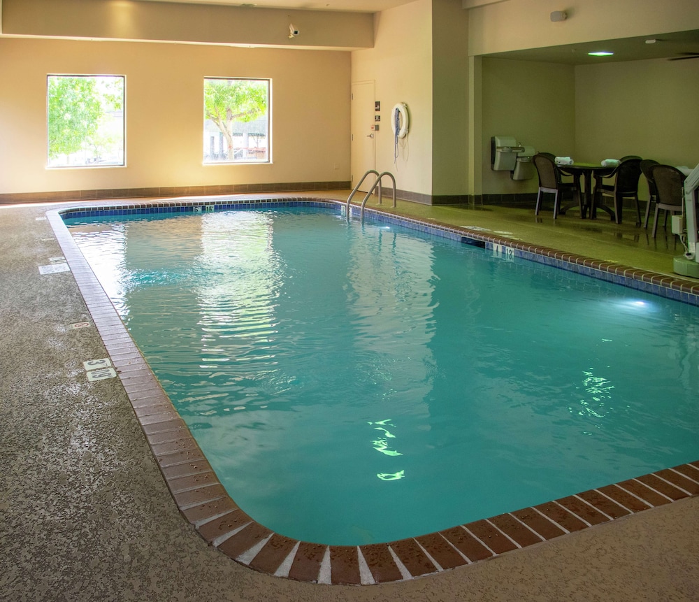 Hampton Inn St. Louis Chesterfield - photo 18