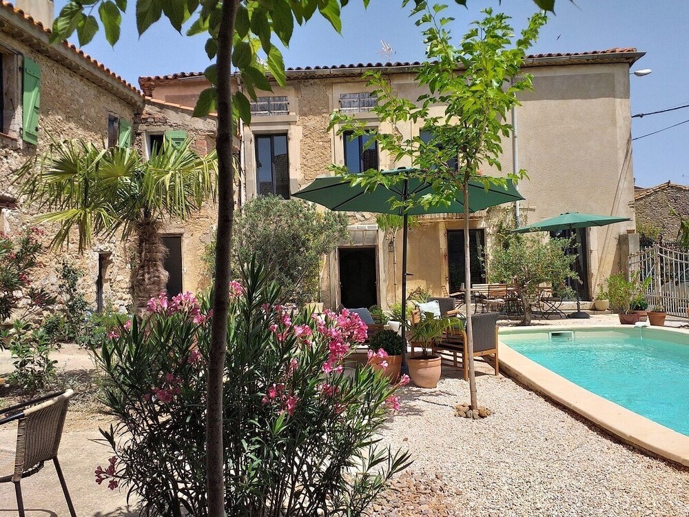 Logement Onze Chambres & Gi Tes — 4-Star Luxury Hotel in Narbonne, France