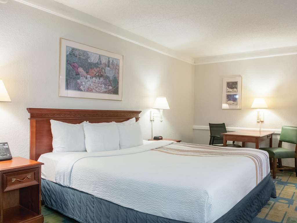 La Quinta Inn by Wyndham New Orleans Veterans Metairie - photo 7