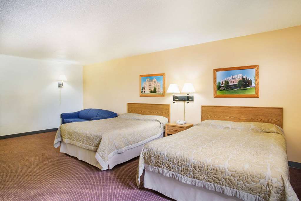 Super 8 by Wyndham Hot Springs - photo 10