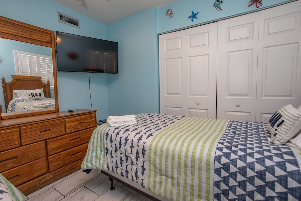 0712 Waters Edge Resort 3 Bedroom Condo by RedAwning - photo 13
