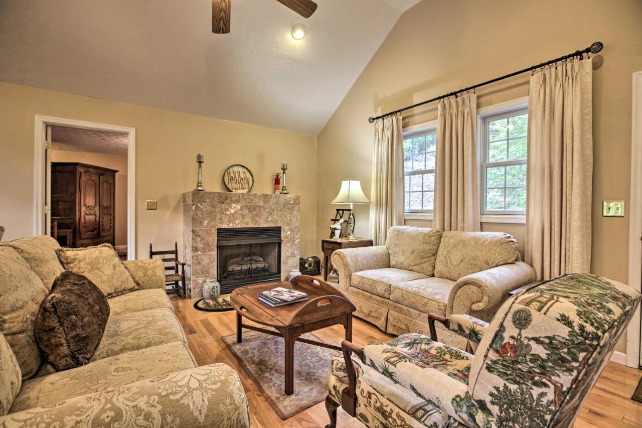 Resort Home on Mountain Golf Course with Deck And View — hotel in Harrisonburg