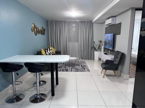 2 Bedroom Apartment in Windhoek City Centre — 4-Star Luxury Hotel in Windhoek, Namibia