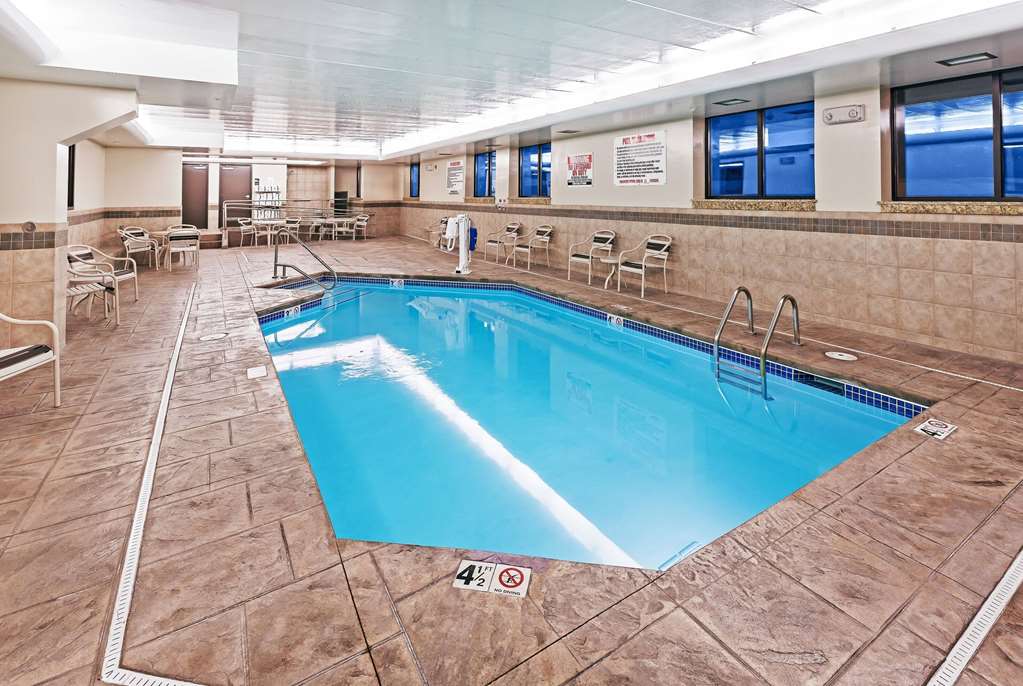 AmericInn by Wyndham Omaha - photo 7